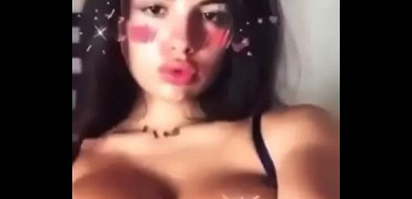  Ig model squeezes tits